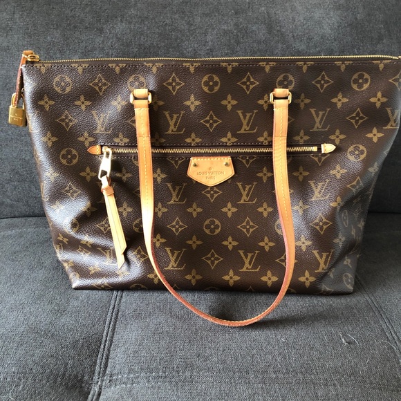 •Louis Vuitton Iéna MM Shoulder Bag• - Picture 2 of 8
